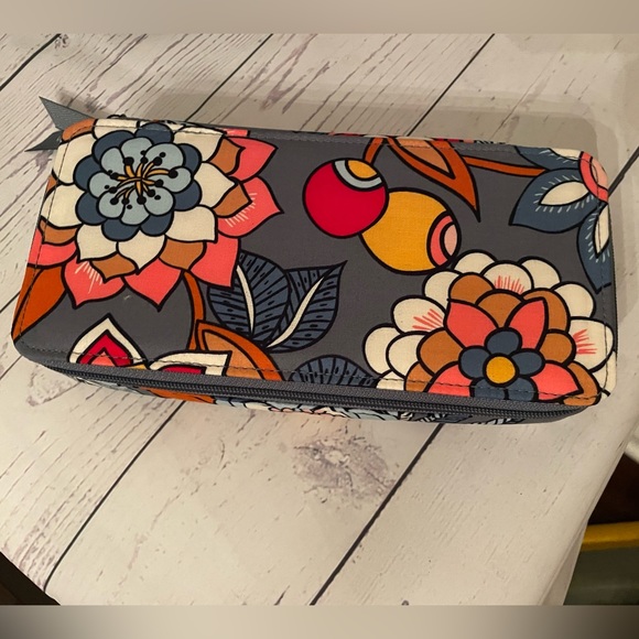 Vera Bradley travel pill case NEW - last one - Picture 1 of 3